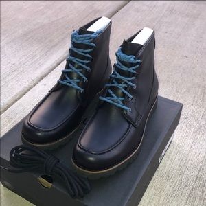 SOLD - Men’s Size 11 Ugg Waterproof boots